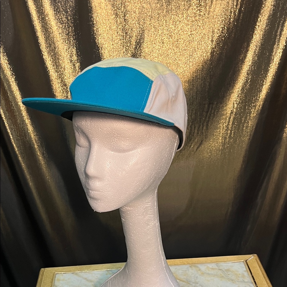 ✨🐈‍⬛ Blue & Cream Cap 🧢 Flat Brim Street Luxe NEW 💫🖤💙